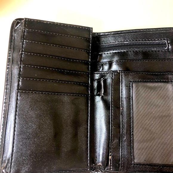 Black wallet with plenty of storage space - Picture 7 of 9